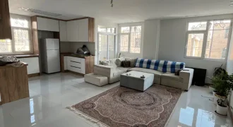 ۸۲ متر / ۱۰ ساله / لوکیشن پونک / سند شخصی