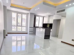 متر تکخواب/سالن پرده خور/فول امکانات/بام پونک