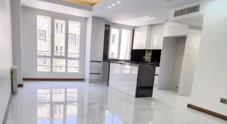 متر تکخواب/سالن پرده خور/فول امکانات/بام پونک